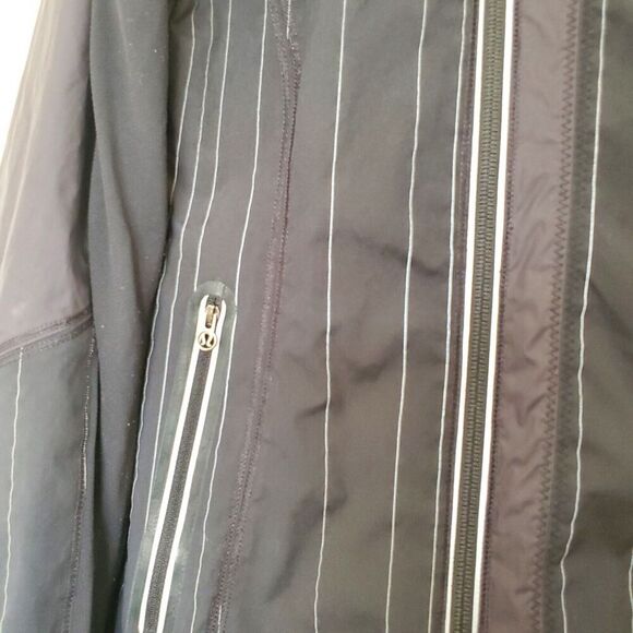 Lululemon Women's Run: Get Up And Glow Jacket Reflective 360 Black Sz 6 Full Zip - Picture 9 of 16